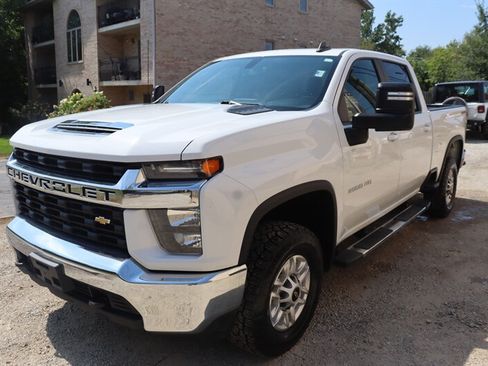 Used 2022 Chevrolet Silverado 2500 LT AWD/4WD image 3