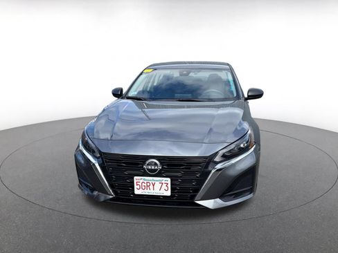 Used 2025 Nissan Altima 2.5 SV FWD image 3