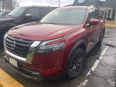 Used 2024 Nissan Pathfinder SV w/ SV Premium Package image 1