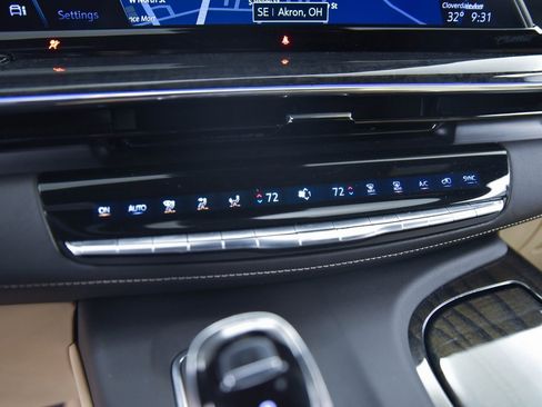 Used 2024 Cadillac Escalade ESV Premium Luxury image 22