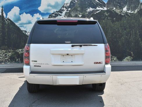 Used 2011 GMC Yukon XL Denali AWD/4WD image 10