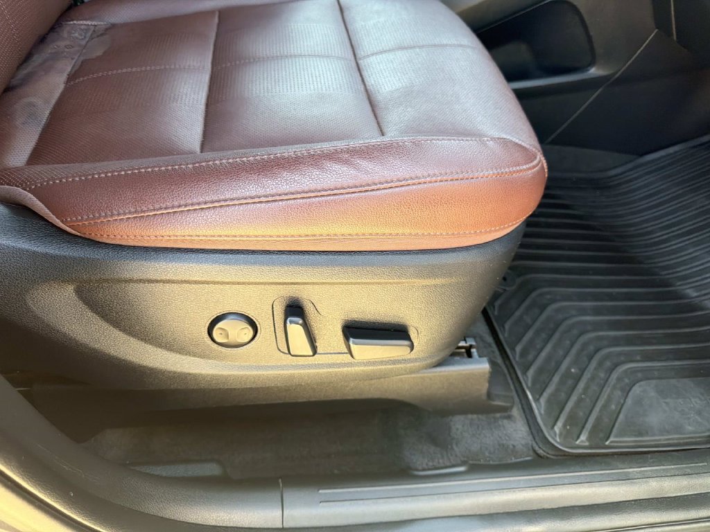 Used 2023 Kia Telluride EX w/ EX Captain's Chair Package FWD image 15