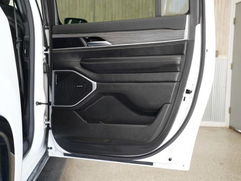 Used 2024 Jeep Wagoneer L Series II w/ Flexible Seating Group image 37