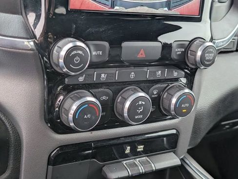 Used 2024 RAM 1500 Laramie AWD/4WD image 15