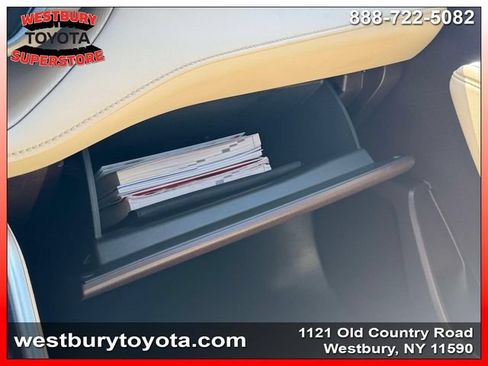 Used 2022 Toyota Highlander XLE AWD/4WD image 36