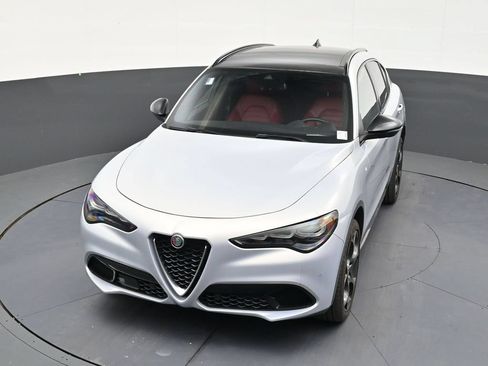 Used 2024 Alfa Romeo Stelvio Ti w/ Performance Driving Package AWD/4WD image 19