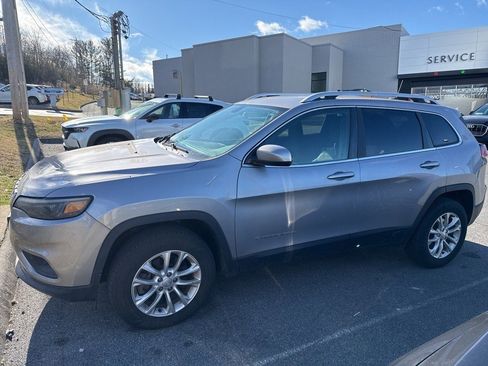 Used 2019 Jeep Cherokee Latitude w/ Popular Appearance Group image 1