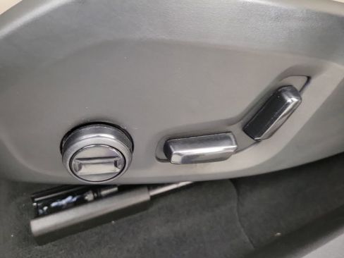 Certified 2026 Volvo XC60 B5 Plus w/ Protection Package Premier image 21