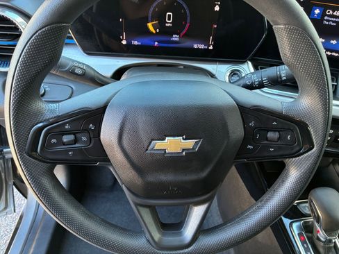 Used 2025 Chevrolet Trax LT image 27