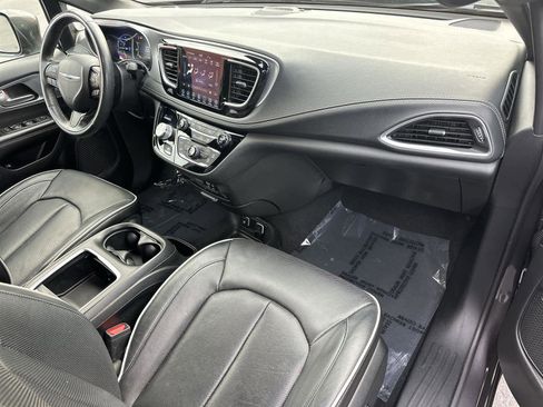 Used 2020 Chrysler Pacifica Limited w/ Advanced Safetytec Group image 12