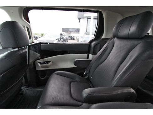 Used 2024 Kia Carnival SX Prestige FWD image 12