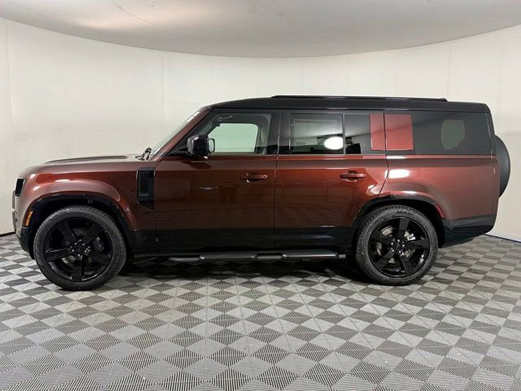 New 2026 Land Rover Defender 130 X-Dynamic SE AWD/4WD image 3