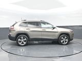 Used 2019 Jeep Cherokee Limited image 3