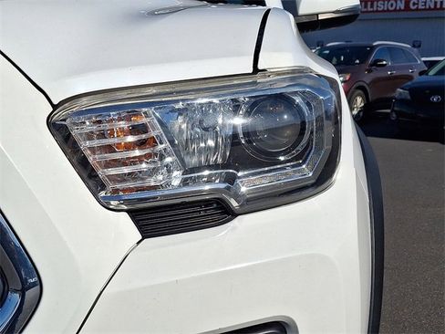 Used 2019 Toyota Tacoma TRD Off-Road image 9