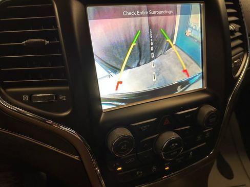Used 2017 Jeep Grand Cherokee Limited AWD/4WD image 14
