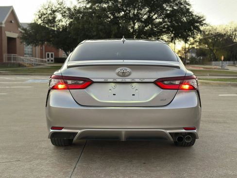 Used 2021 Toyota Camry SE image 9