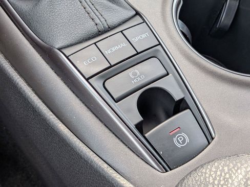 Used 2022 Toyota Camry XSE FWD image 15