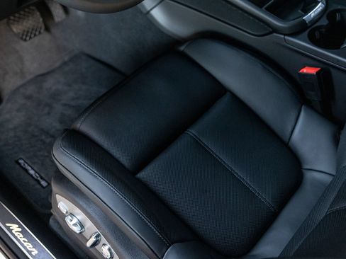 Certified 2026 Porsche Macan AWD/4WD image 24