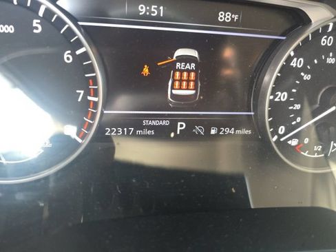 Used 2024 Nissan Pathfinder SL FWD image 2