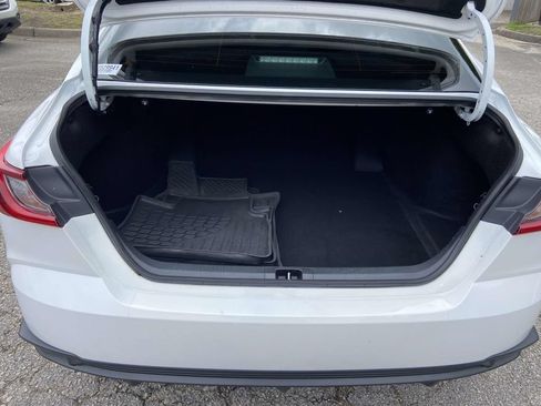 Used 2025 Toyota Camry SE FWD image 9