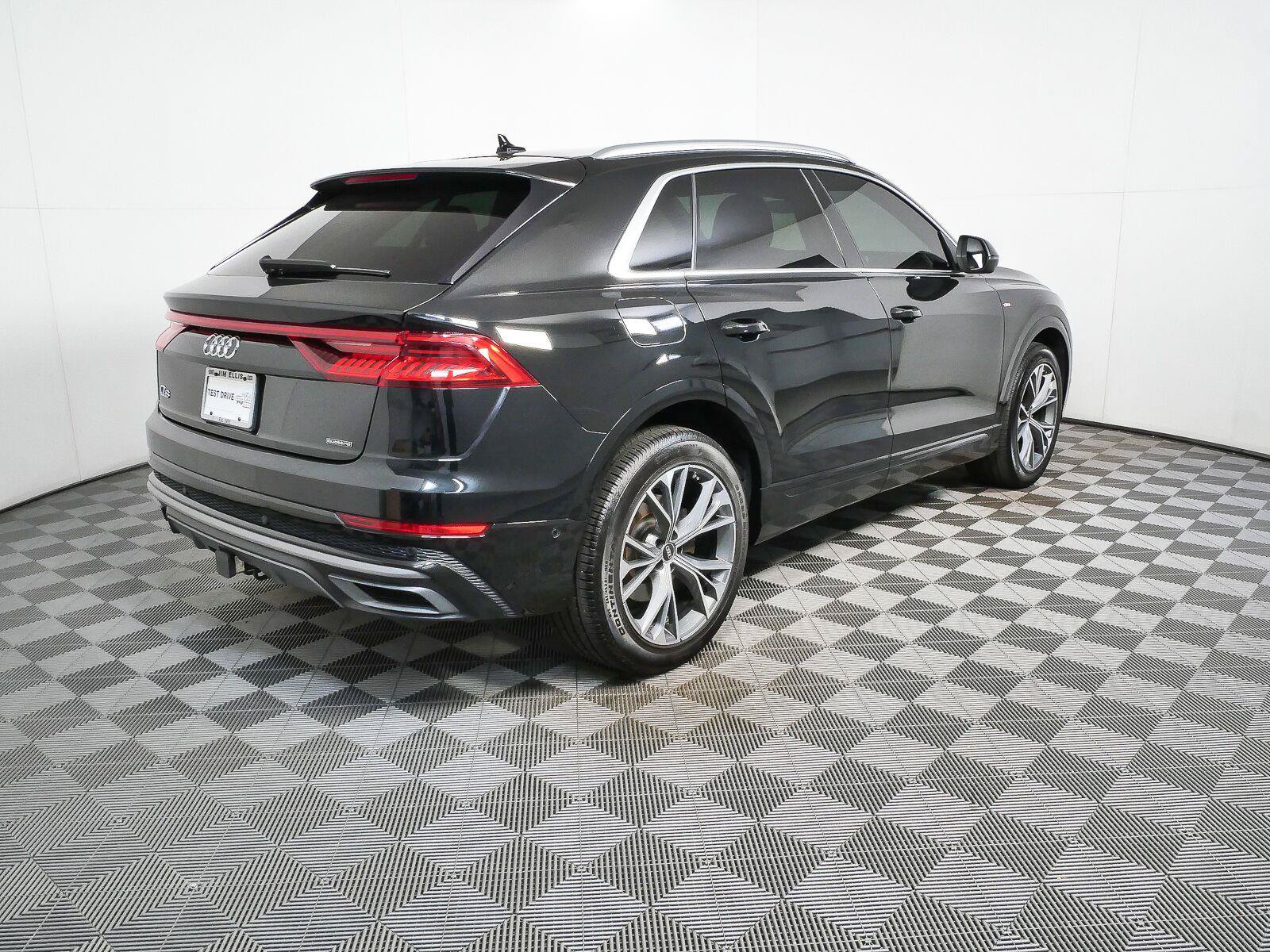 Used 2023 Audi Q8 Premium Plus w/ Premium Plus Package AWD/4WD image 3