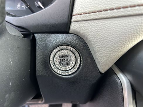 Used 2022 Toyota RAV4 Limited image 17