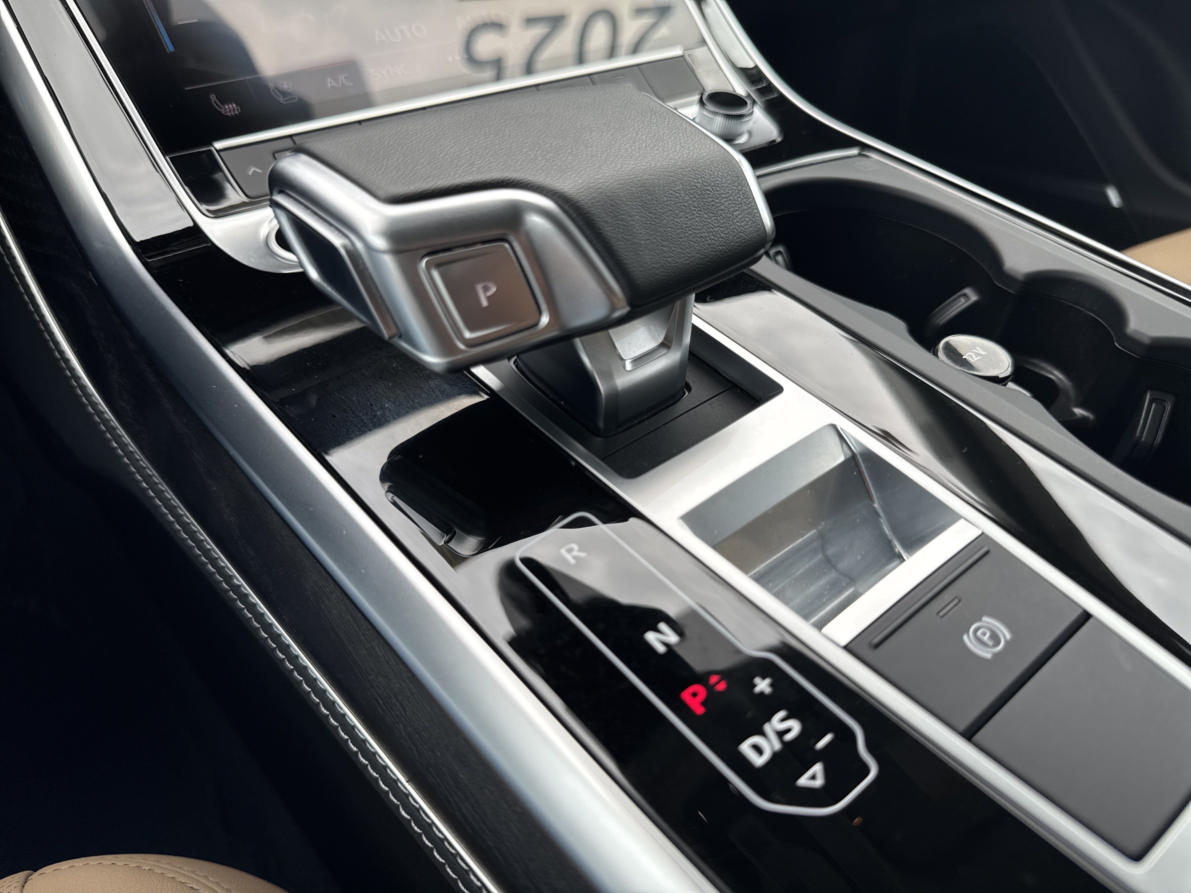 Certified 2025 Audi Q8 Premium Plus AWD/4WD image 30
