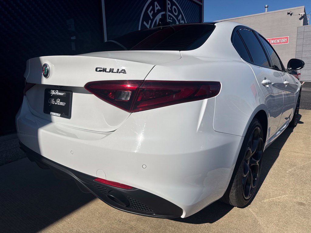 Used 2023 Alfa Romeo Giulia Estrema AWD/4WD image 7