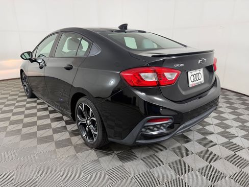 Used 2019 Chevrolet Cruze LT w/ Convenience Package FWD image 3