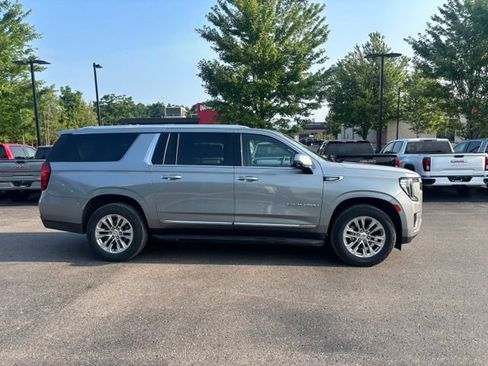 Used 2023 GMC Yukon XL SLT w/ SLT Premium Package AWD/4WD image 5