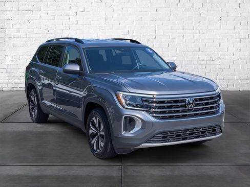 Certified 2025 Volkswagen Atlas SE FWD image 2