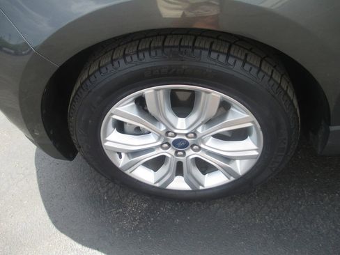Used 2020 Ford Edge Titanium w/ Equipment Group 301A AWD/4WD image 15