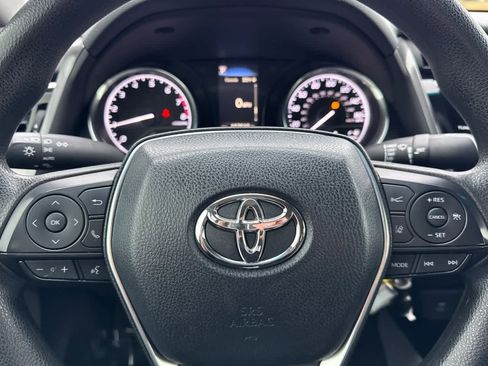 Used 2018 Toyota Camry L image 21