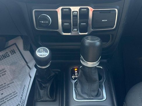 Used 2023 Jeep Wrangler Unlimited Sport image 14