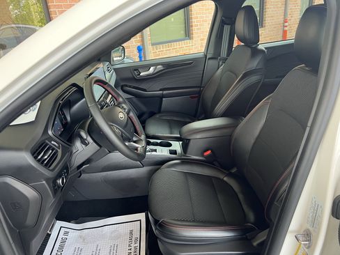 Used 2024 Ford Escape ST-Line w/ Tech Pack #1 AWD/4WD image 12