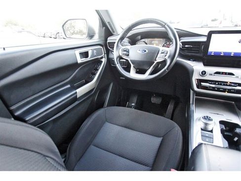 Used 2022 Ford Explorer XLT image 7