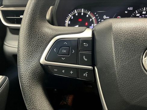 Used 2023 Toyota Highlander L image 23