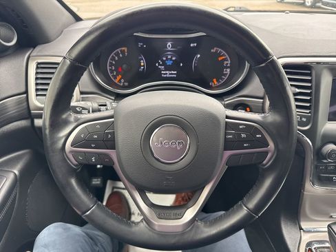 Used 2021 Jeep Grand Cherokee Laredo image 18