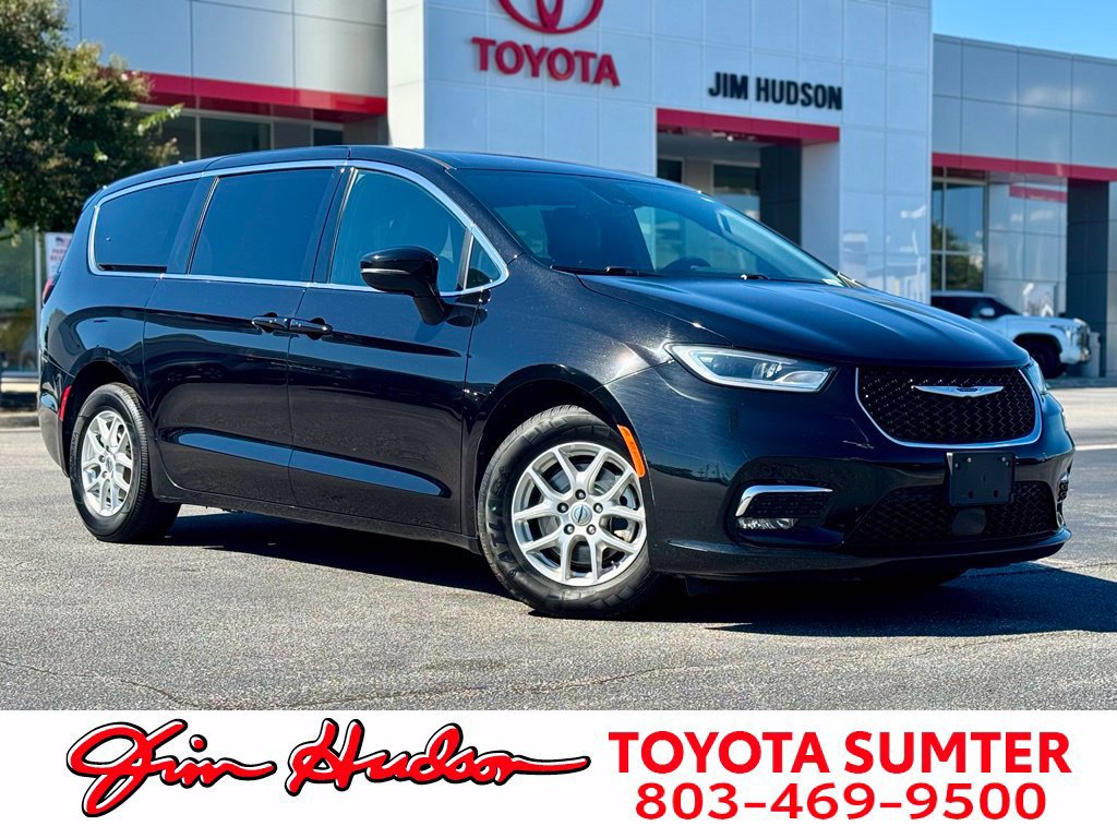 Used 2025 Chrysler Pacifica Select FWD image 1