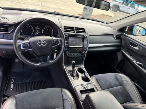 Used 2017 Toyota Camry XSE w/ Moonroof Package FWD image 21