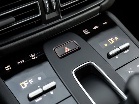 Used 2025 Porsche Macan Turbo image 26