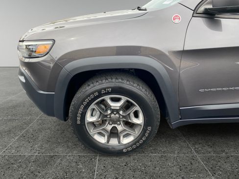 Used 2019 Jeep Cherokee Trailhawk w/ Comfort/Convenience Group AWD/4WD image 14