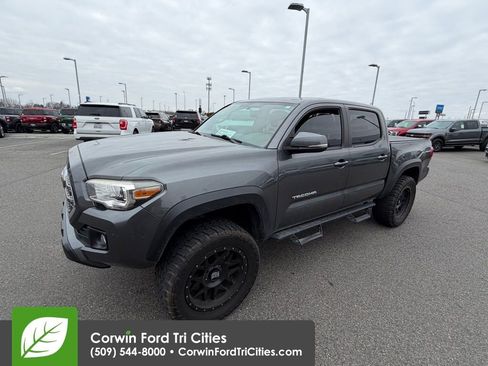 Used 2016 Toyota Tacoma TRD Off-Road image 14