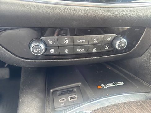 Used 2022 Buick Enclave Avenir w/ Avenir Technology Package image 17