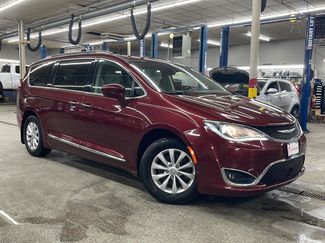 Used 2018 Chrysler Pacifica Touring-L w/ Advanced Safetytec Group video 2