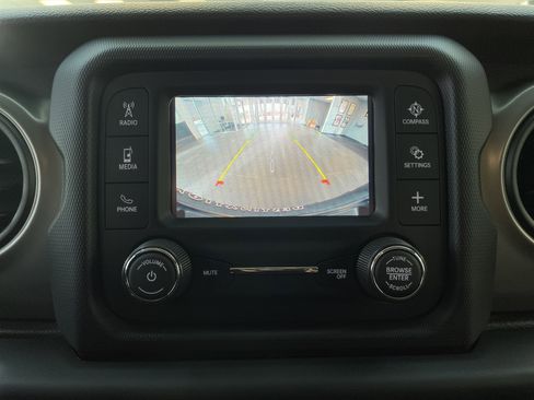 Used 2021 Jeep Wrangler Sport AWD/4WD image 38