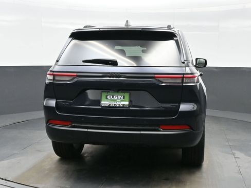 Used 2024 Jeep Grand Cherokee Limited w/ Black Appearance Package image 5