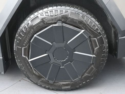 Used 2024 Tesla Cybertruck AWD Crew Cab image 36