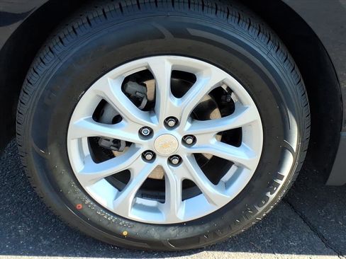 Used 2020 Chevrolet Equinox LS image 9