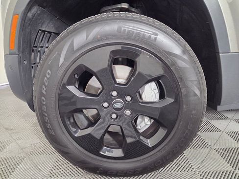 Used 2024 Land Rover Defender 110 S AWD/4WD image 8